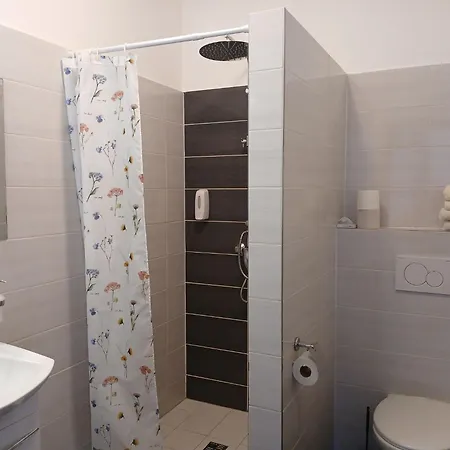 شقة Ceresnovy Sad & Wellness